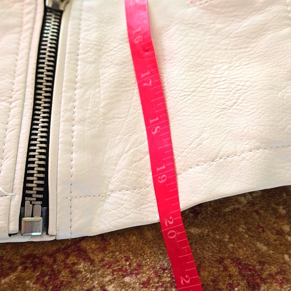 BLANKNYC Faux Leathet Moto Jacket - Picture 4 of 13